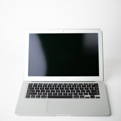 Used - Macbook Air 13in 2015 (1.6ghz i5 dc, 4gb ram, 128gb)